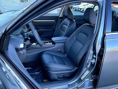 New 2025 Nissan Altima 2.5 SL image 9