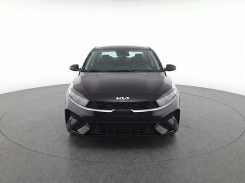 Used 2023 Kia Forte LXS w/ LXS Technology Package FWD image 2