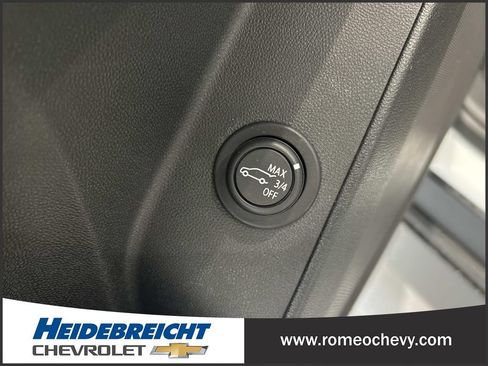 Used 2020 Chevrolet Equinox LT w/ Driver Convenience Package FWD image 30