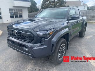 Used 2025 Toyota Tacoma TRD Sport video 1
