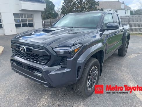 Used 2025 Toyota Tacoma TRD Sport image 1