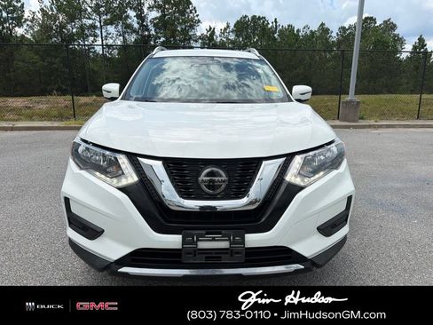 Used 2020 Nissan Rogue SV FWD image 2