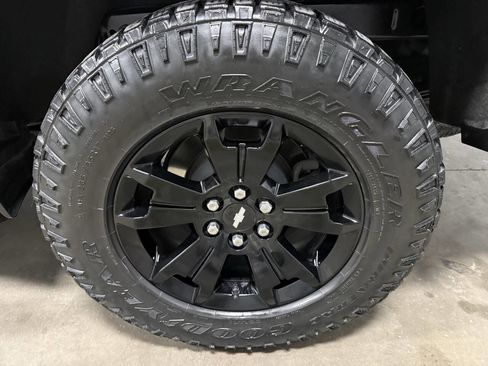 Used 2022 Chevrolet Colorado Z71 w/ Z71 Midnight Edition image 10