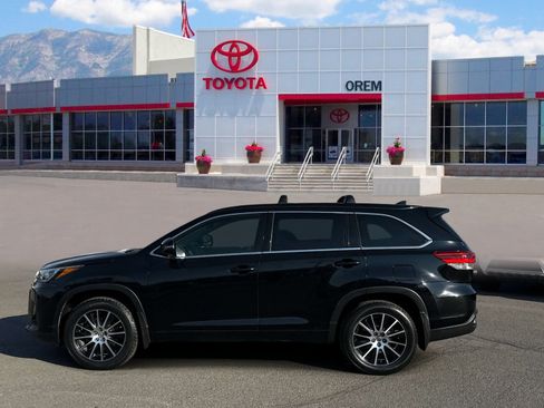 Used 2018 Toyota Highlander SE w/ Carpet Mat Package (TMS) AWD/4WD image 6