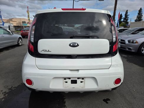 Used 2019 Kia Soul + image 3