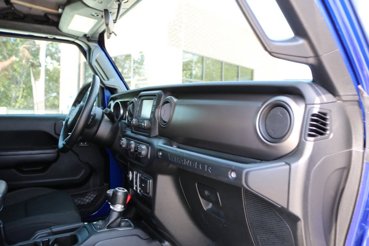 Used 2020 Jeep Wrangler Sport AWD/4WD image 14