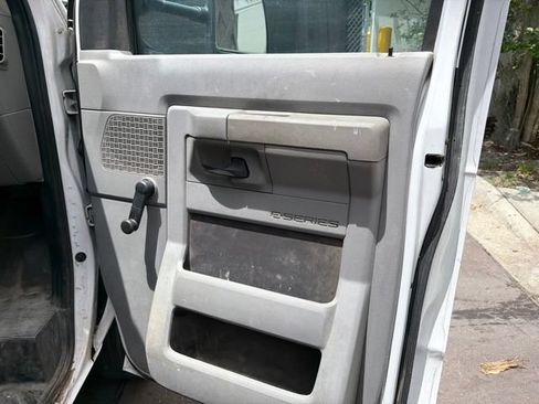 Used 2016 Ford E-350 and Econoline 350 Super Duty RWD image 16