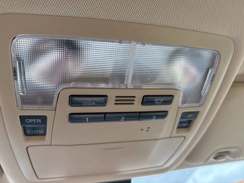 Used 2017 Toyota Highlander XLE w/ Carpet Mat Package AWD/4WD image 37