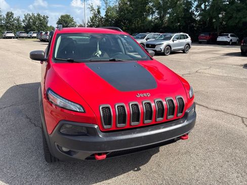 Used 2017 Jeep Cherokee Trailhawk w/ Cold Weather Group AWD/4WD image 15