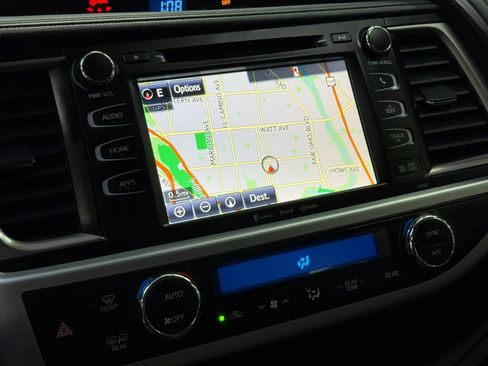 Used 2019 Toyota Highlander XLE AWD/4WD image 24