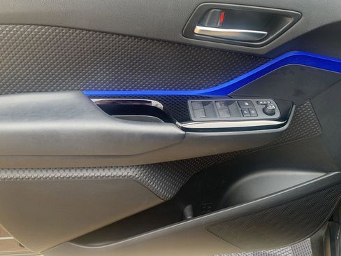 Used 2021 Toyota C-HR XLE FWD image 19