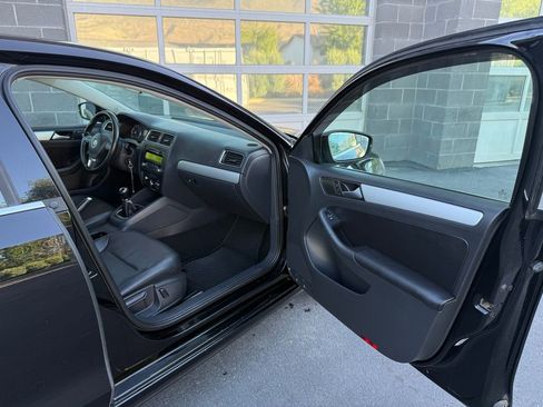 Used 2014 Volkswagen Jetta SE FWD image 39