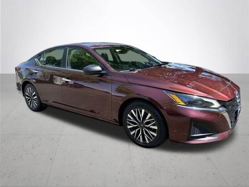 Used 2024 Nissan Altima 2.5 SV FWD image 4