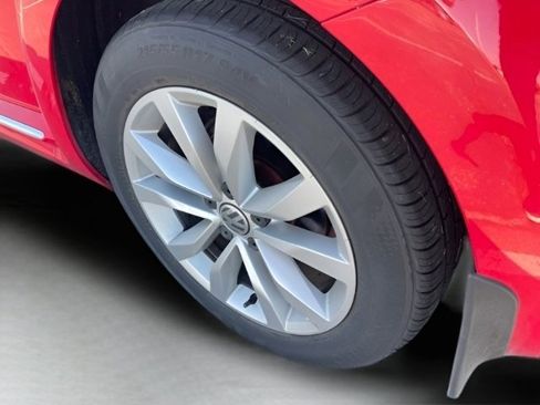 Used 2013 Volkswagen Beetle TDI FWD image 14