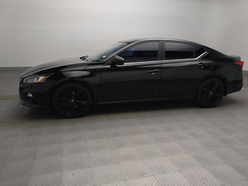 Used 2022 Nissan Altima 2.5 SR w/ Midnight Edition Package FWD image 2