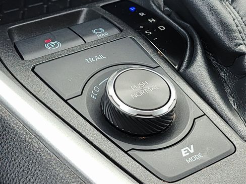 Used 2023 Toyota RAV4 LE image 6