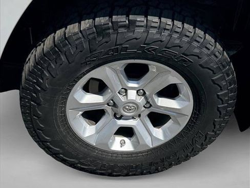 Certified 2020 Toyota 4Runner SR5 AWD/4WD image 9
