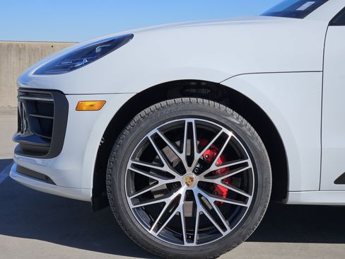 Certified 2023 Porsche Macan S image 13