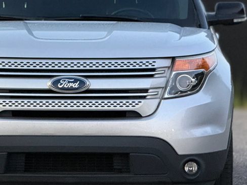 Used 2015 Ford Explorer XLT w/ Equipment Group 202A FWD image 12