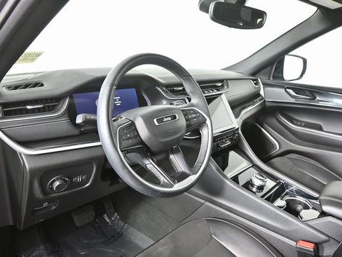 Used 2022 Jeep Grand Cherokee Altitude image 22