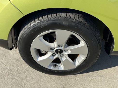 Used 2019 Kia Soul image 11