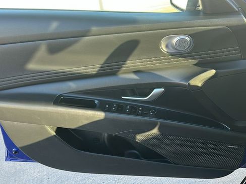 Used 2025 Hyundai Elantra Limited image 19