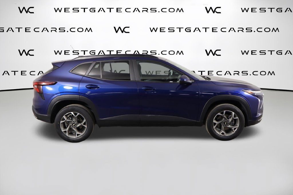 Used 2024 Chevrolet Trax LT FWD image 45