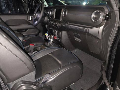 Used 2023 Jeep Wrangler Unlimited Rubicon 4xe AWD/4WD image 9