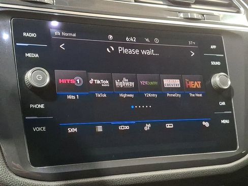 Used 2023 Volkswagen Tiguan SE R-Line image 15