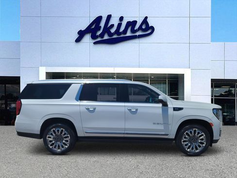 Used 2023 GMC Yukon XL Denali Ultimate AWD/4WD image 1