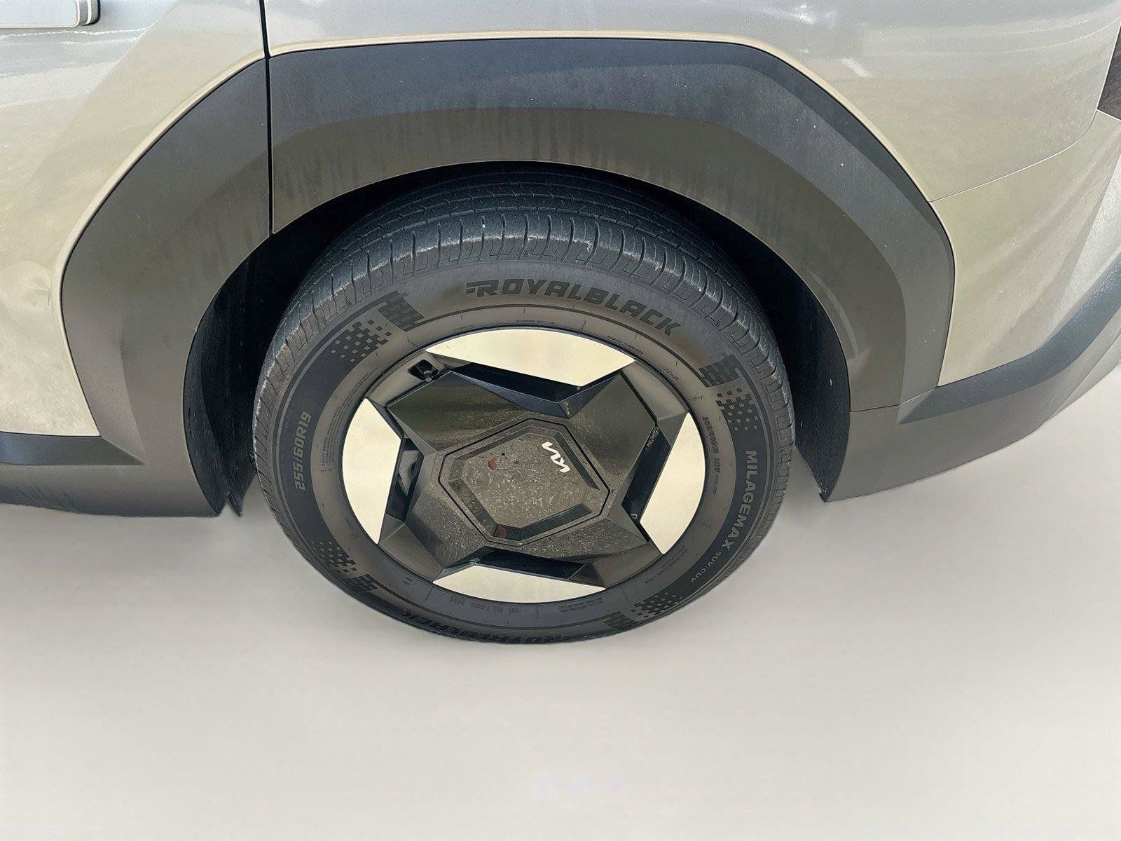 Used 2024 Kia EV9 Light Long Range RWD image 31