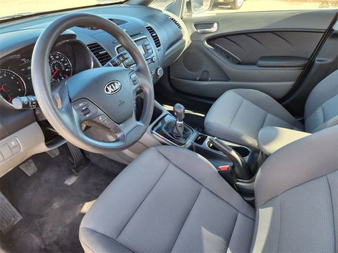 Used 2017 Kia Forte LX image 7