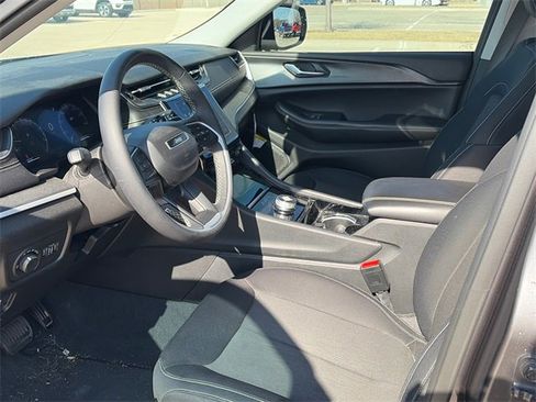 Used 2023 Jeep Grand Cherokee L Laredo image 17