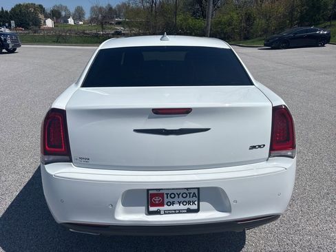 Used 2022 Chrysler 300 Touring L w/ Popular Equipment Group RWD image 4