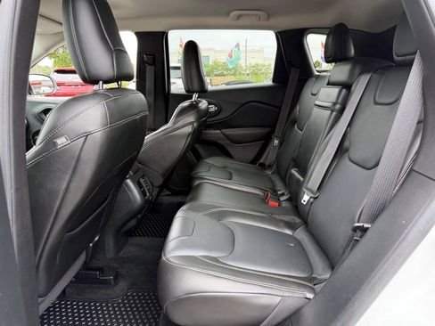 Used 2015 Jeep Cherokee Latitude w/ Cold Weather Group AWD/4WD image 12