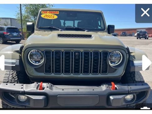Used 2025 Jeep Gladiator Mojave AWD/4WD image 2