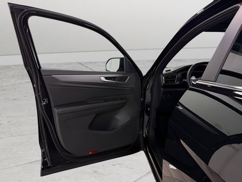 New 2026 Volkswagen Atlas Cross Sport SE image 19