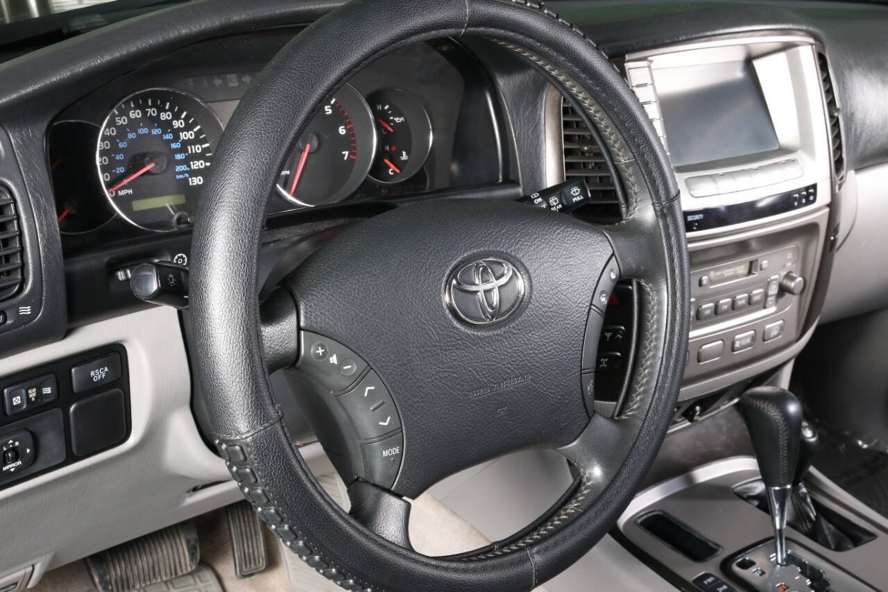 Used 2004 Toyota Land Cruiser AWD/4WD image 40