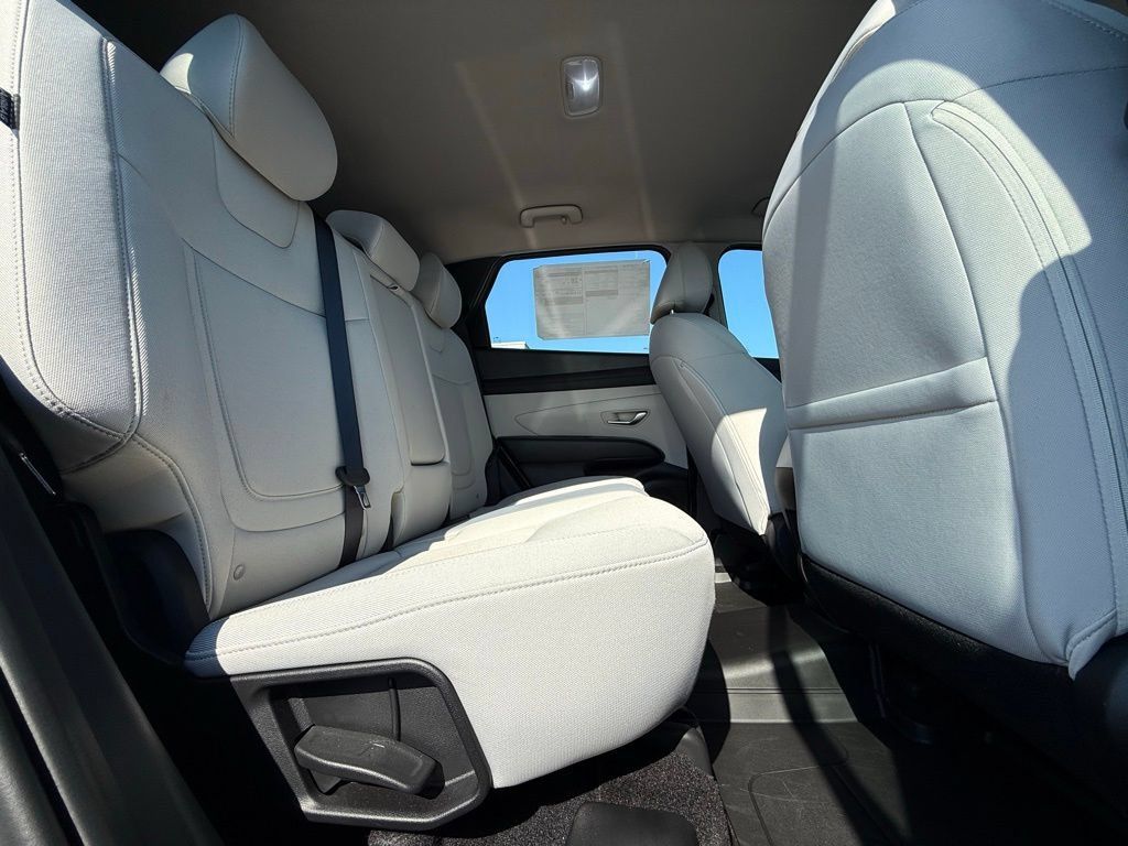 New 2025 Hyundai Tucson SE FWD image 16