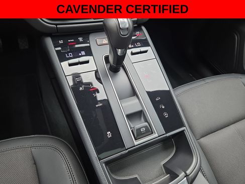 Used 2025 Porsche Macan AWD/4WD image 22
