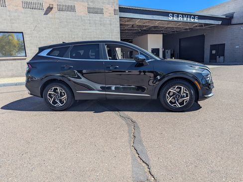 Certified 2024 Kia Sportage LX image 2