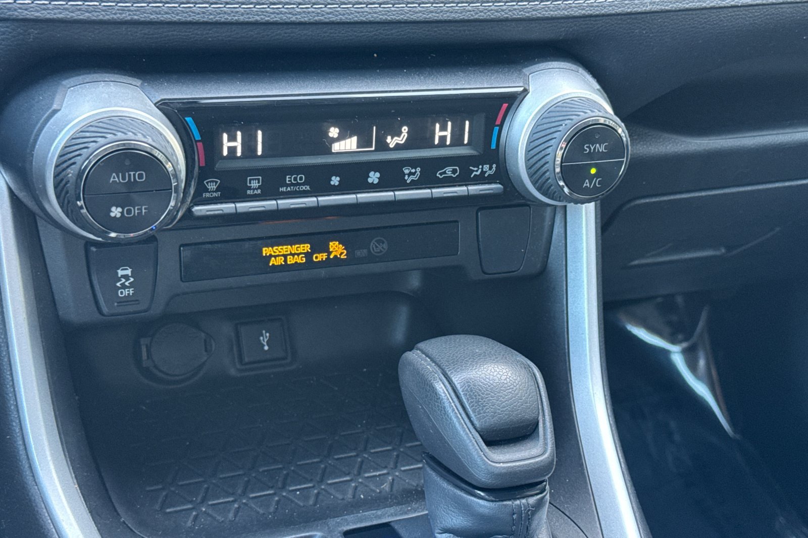 Certified 2021 Toyota RAV4 LE AWD/4WD image 25