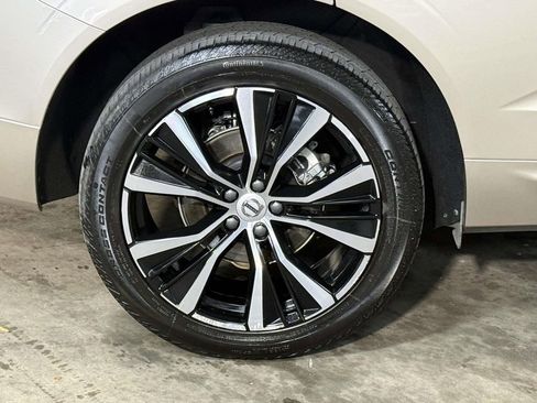 Used 2024 Volvo XC60 B5 Plus AWD/4WD image 13