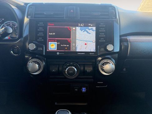 Used 2020 Toyota 4Runner 4WD image 10
