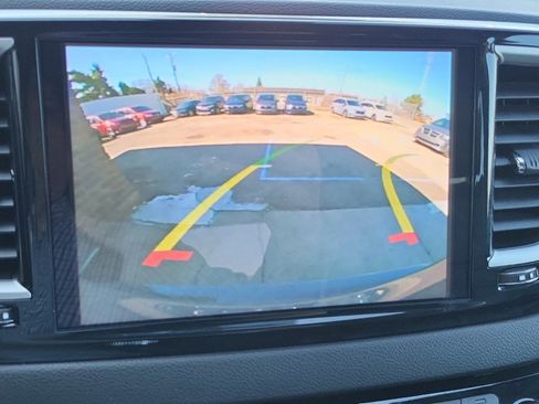 Used 2025 Chrysler Pacifica Select image 31