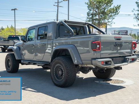 Used 2023 Jeep Gladiator Overland image 2