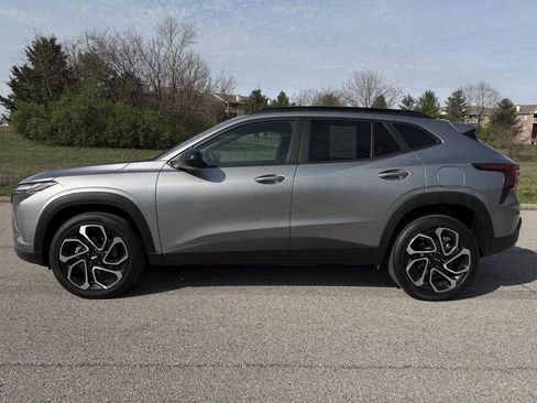 Used 2025 Chevrolet Trax RS w/ Sunroof Package image 40