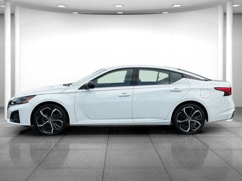 Used 2024 Nissan Altima 2.5 SR FWD image 4