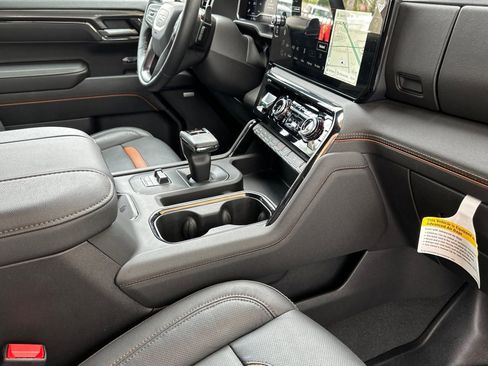 Certified 2025 GMC Sierra 1500 AT4 w/ AT4 Premium Package AWD/4WD image 16