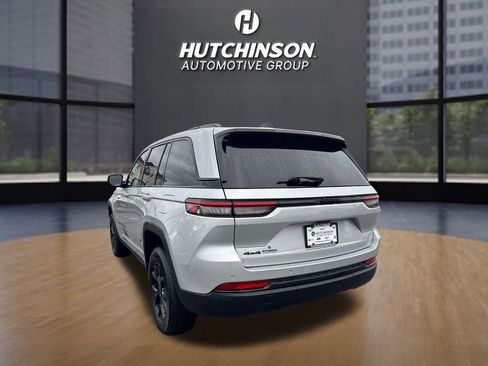 Used 2024 Jeep Grand Cherokee Altitude image 5